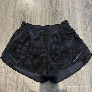 Lululemon Tracker Shorts Camo size 6
